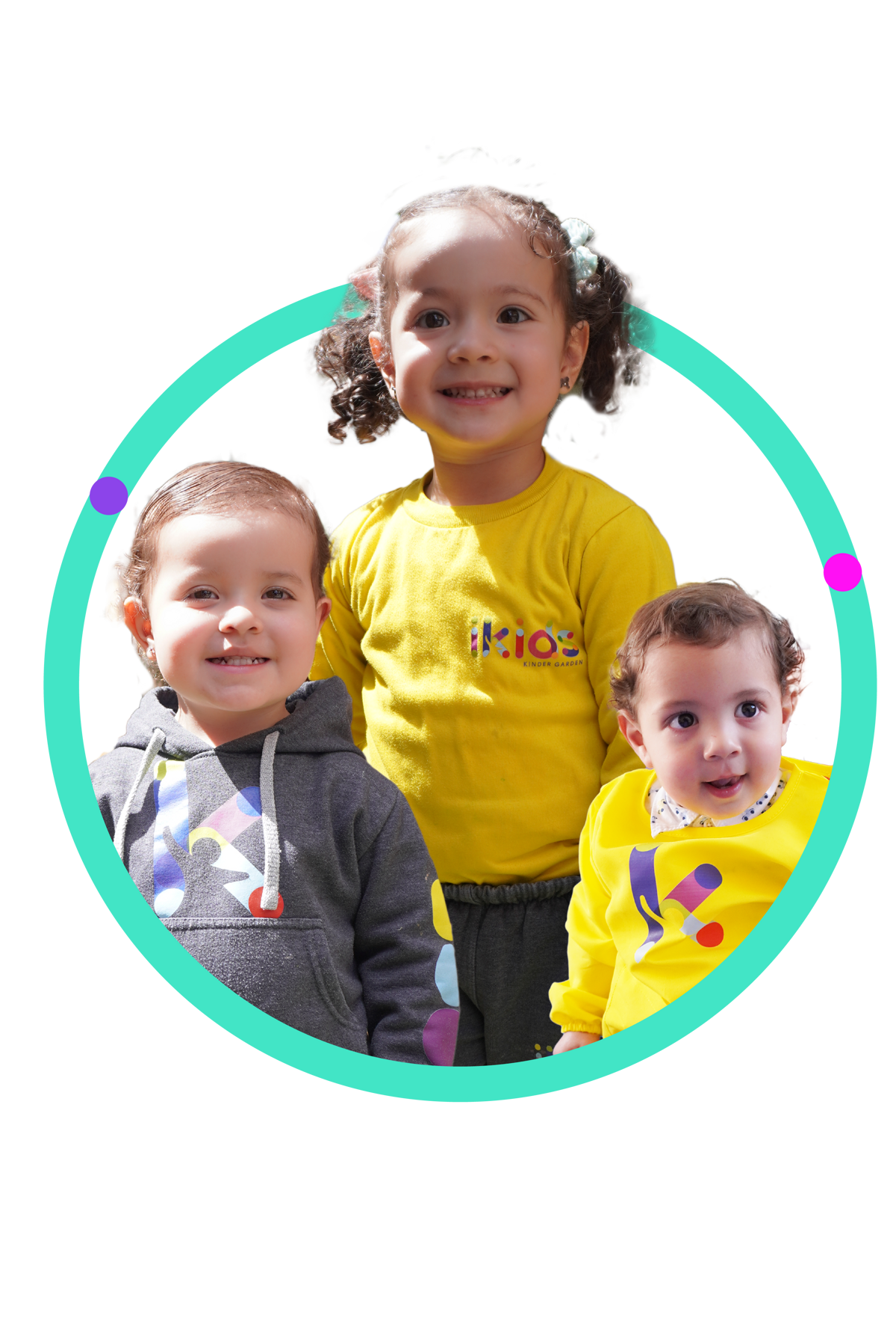 Niños aprendiendo en iKids